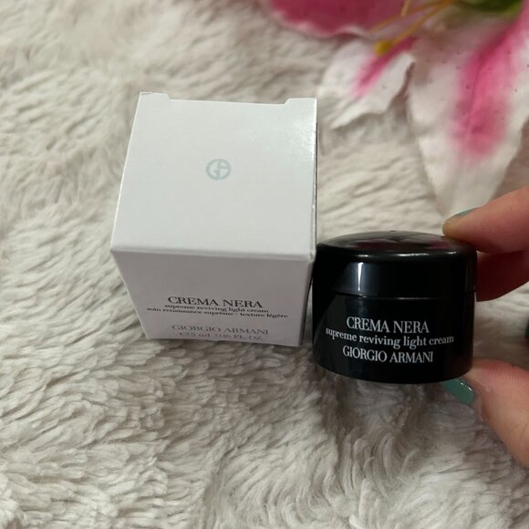 Giorgio Armani - Crema Nera, Supreme Reviving Light Cream - Picture 2 of 8